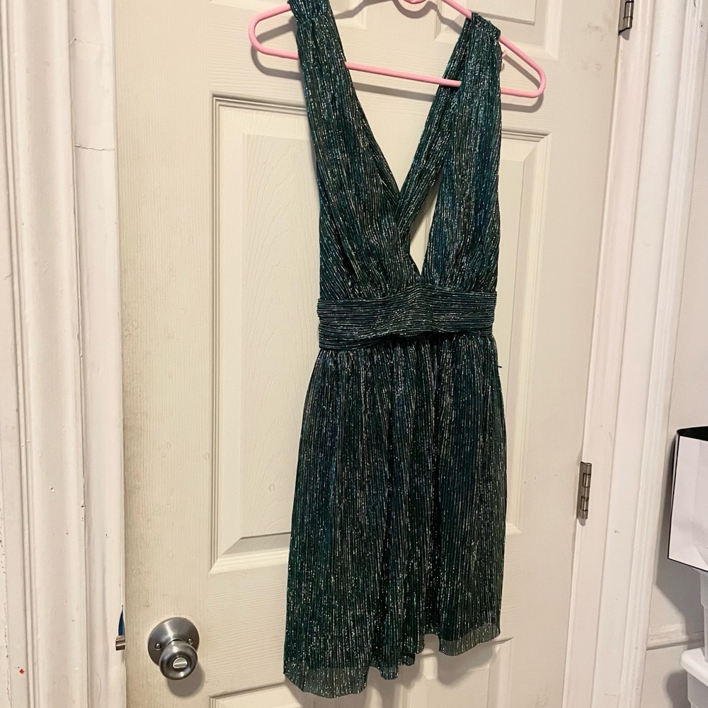 Lulus dress green womens S/XS mini cross back euc